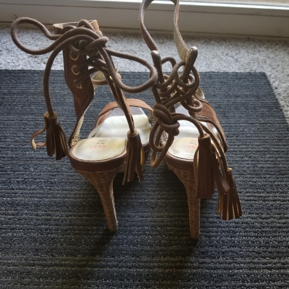 Shoes - Picture 3 of 4